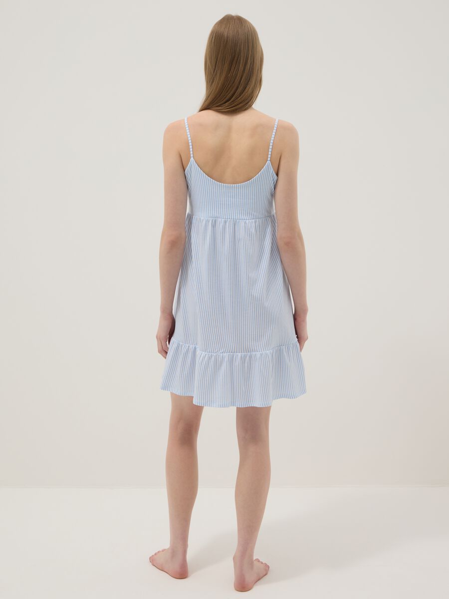 Camicia da notte in puro cotone a righe bianche e azzurre con spalline_2