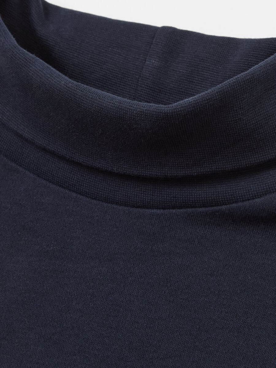Long-sleeved T-shirt with high neck_3