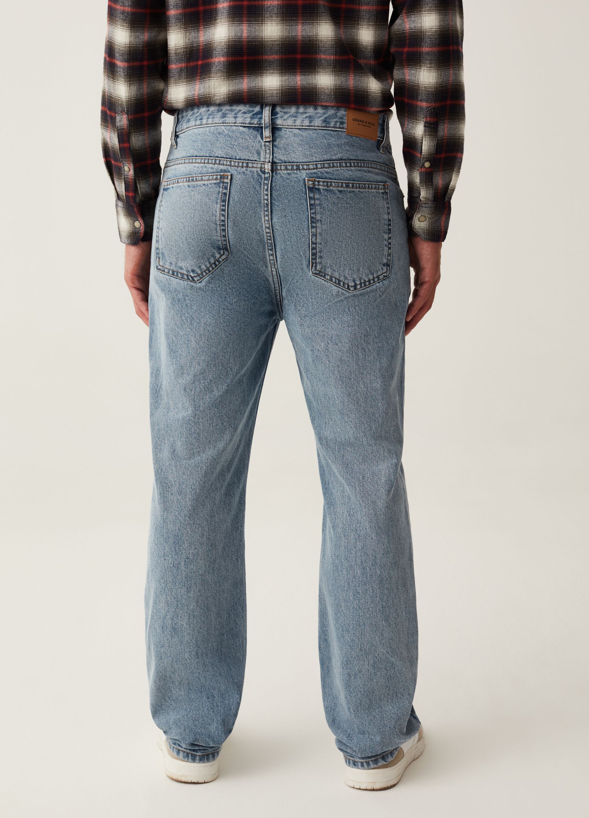 Jeans straight fit con scoloriture_2