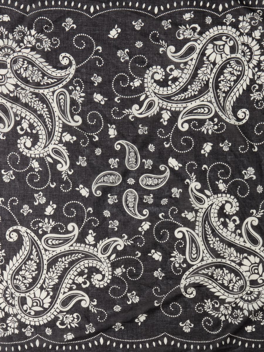 Contemporary foulard with paisley print_2