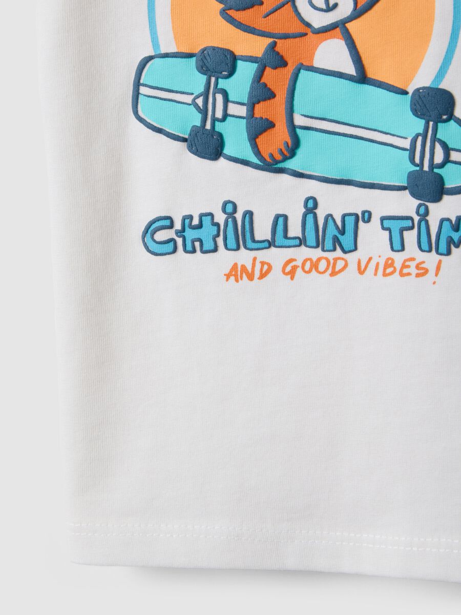 T-shirt in puro cotone bianca da bimbo regular fit con tigre rider_3