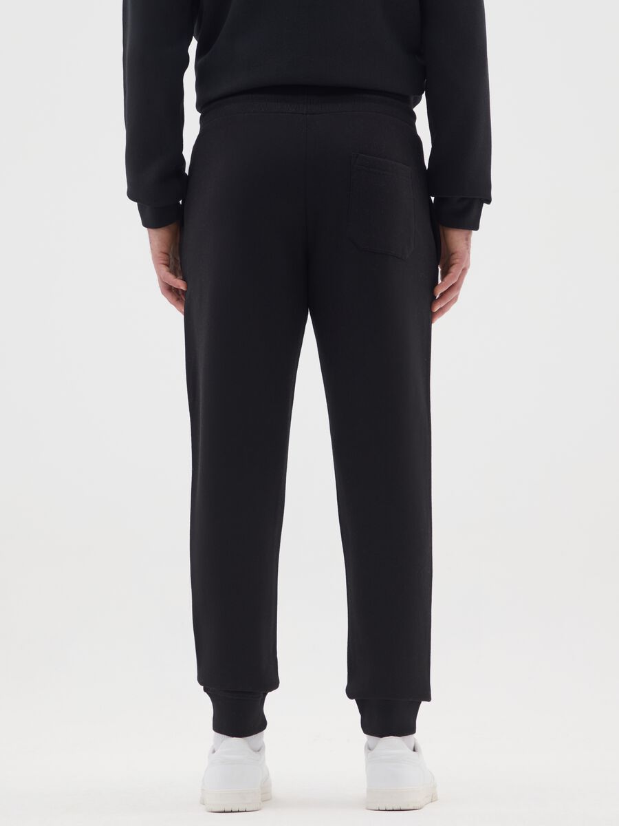 Pantaloni sportivi neri elasticizzati_2