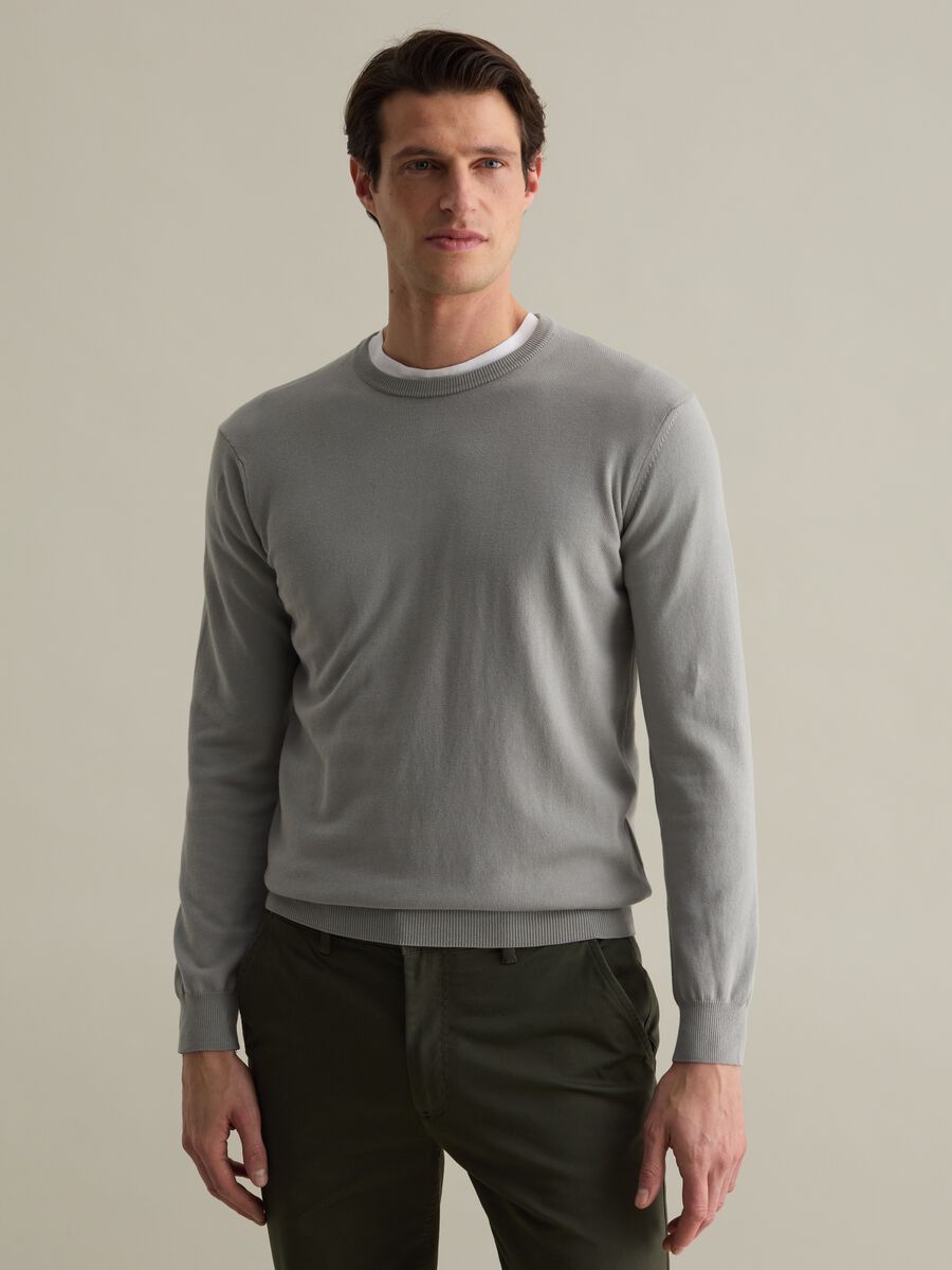 Solid colour pullover with round neck_0