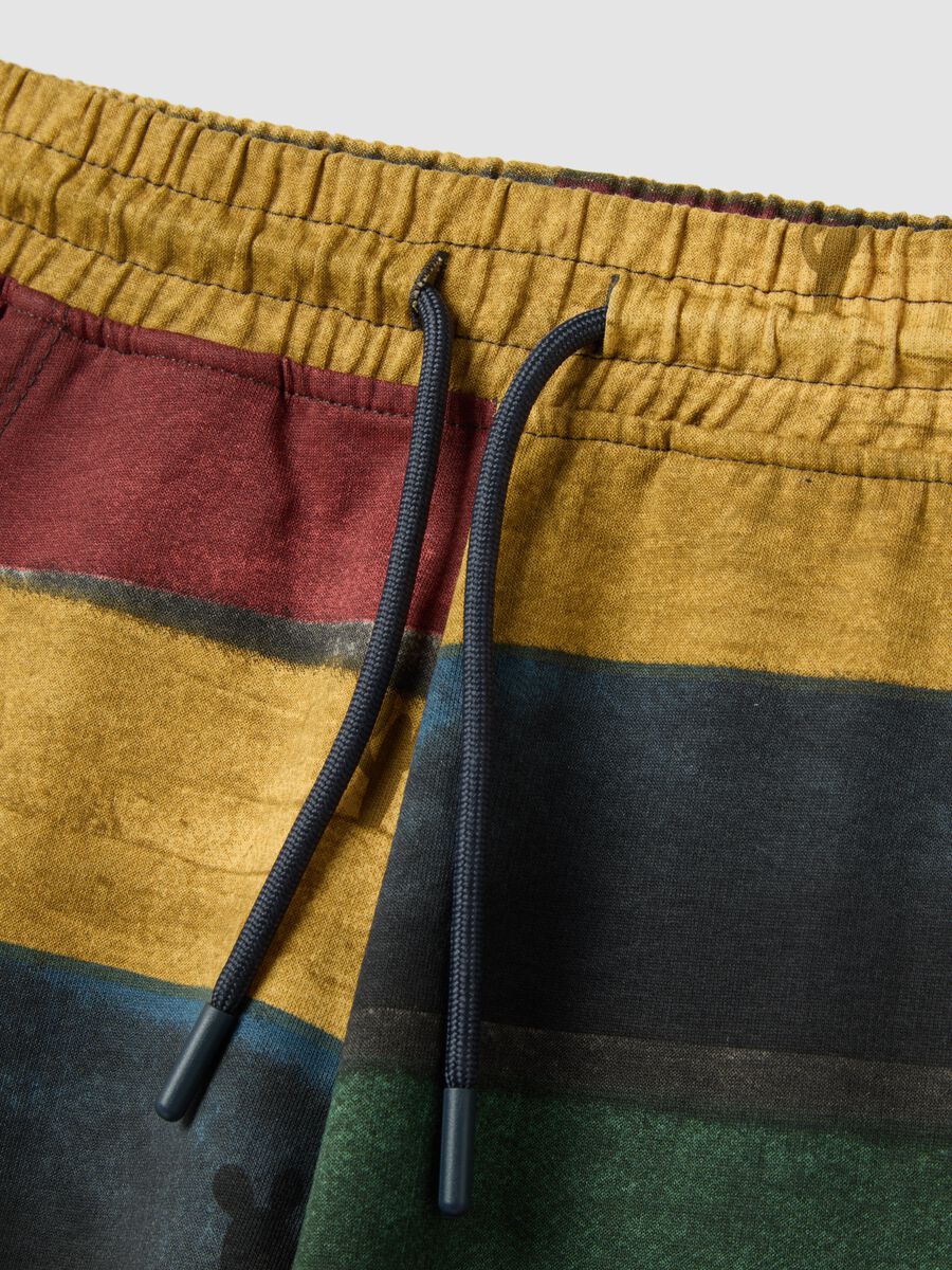 Pantaloni corti in puro cotone a righe multicolor per bambino_2