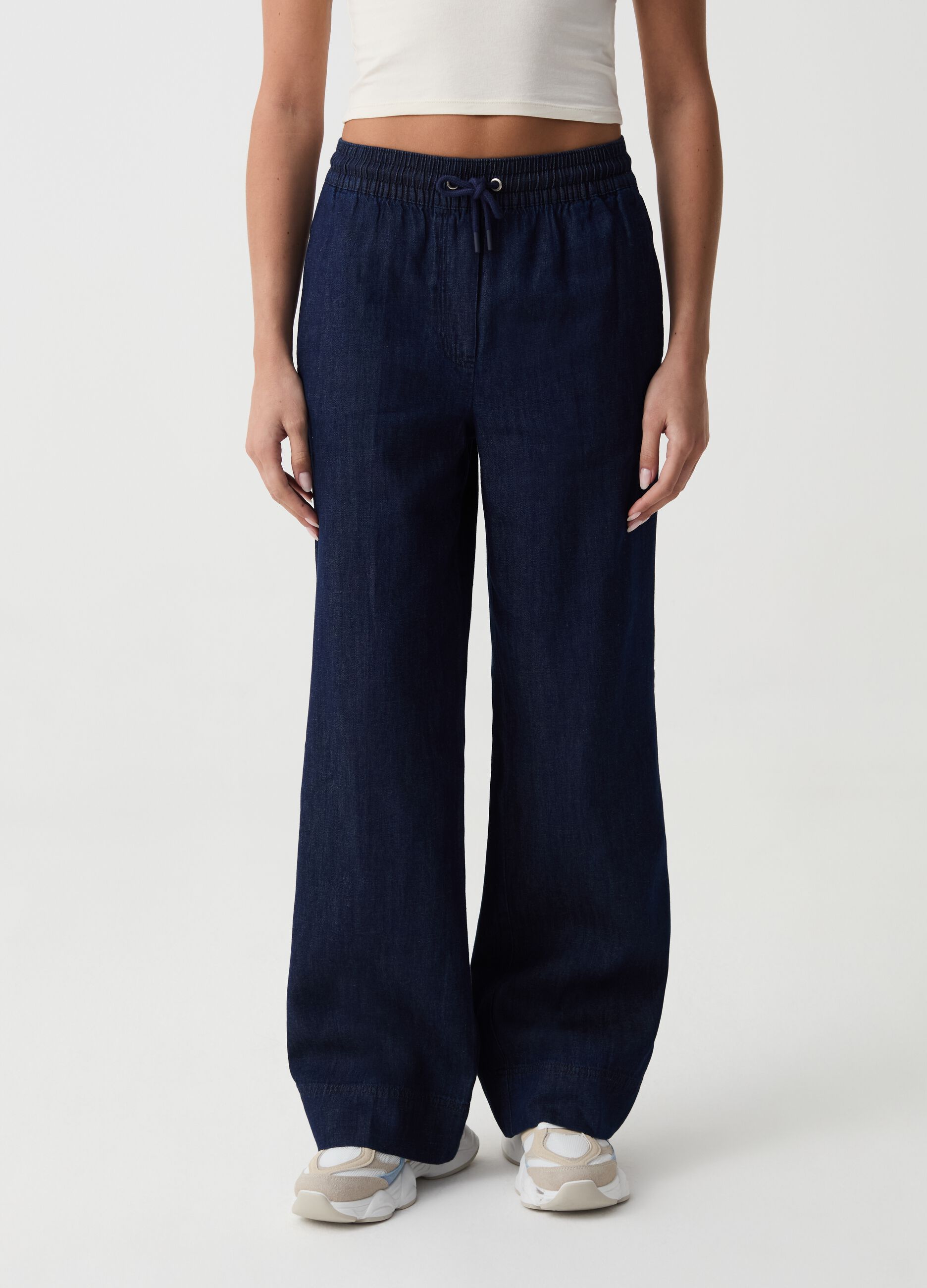 Relaxed-fit joggers in denim with drawstring