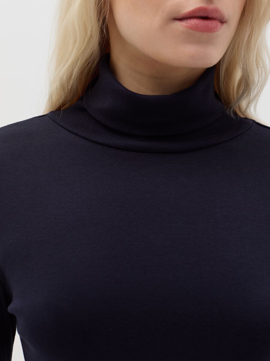 Long-sleeved T-shirt with high neck_3