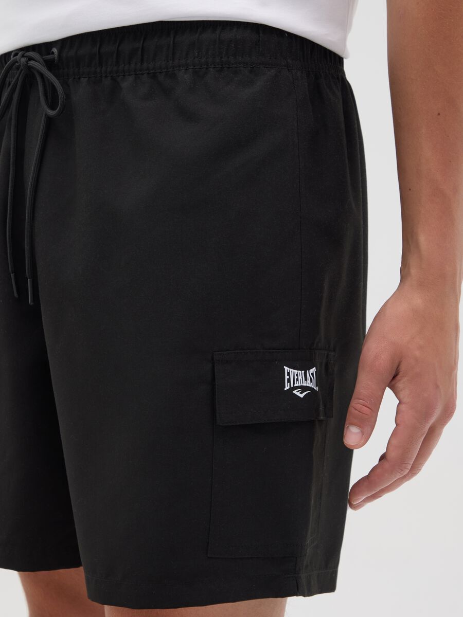 Black swimming trunks with logo print_2