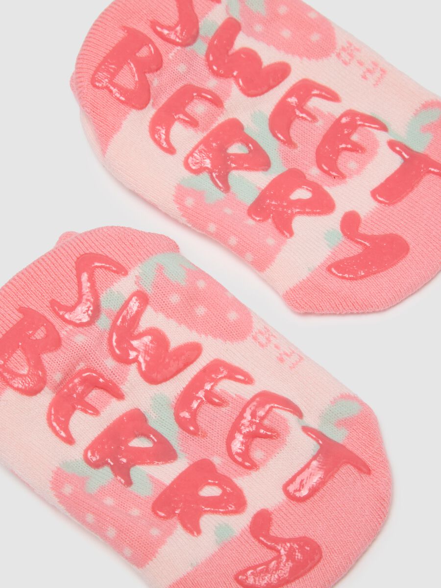 Girls' pink cotton blend socks regular fit with strawberries_1