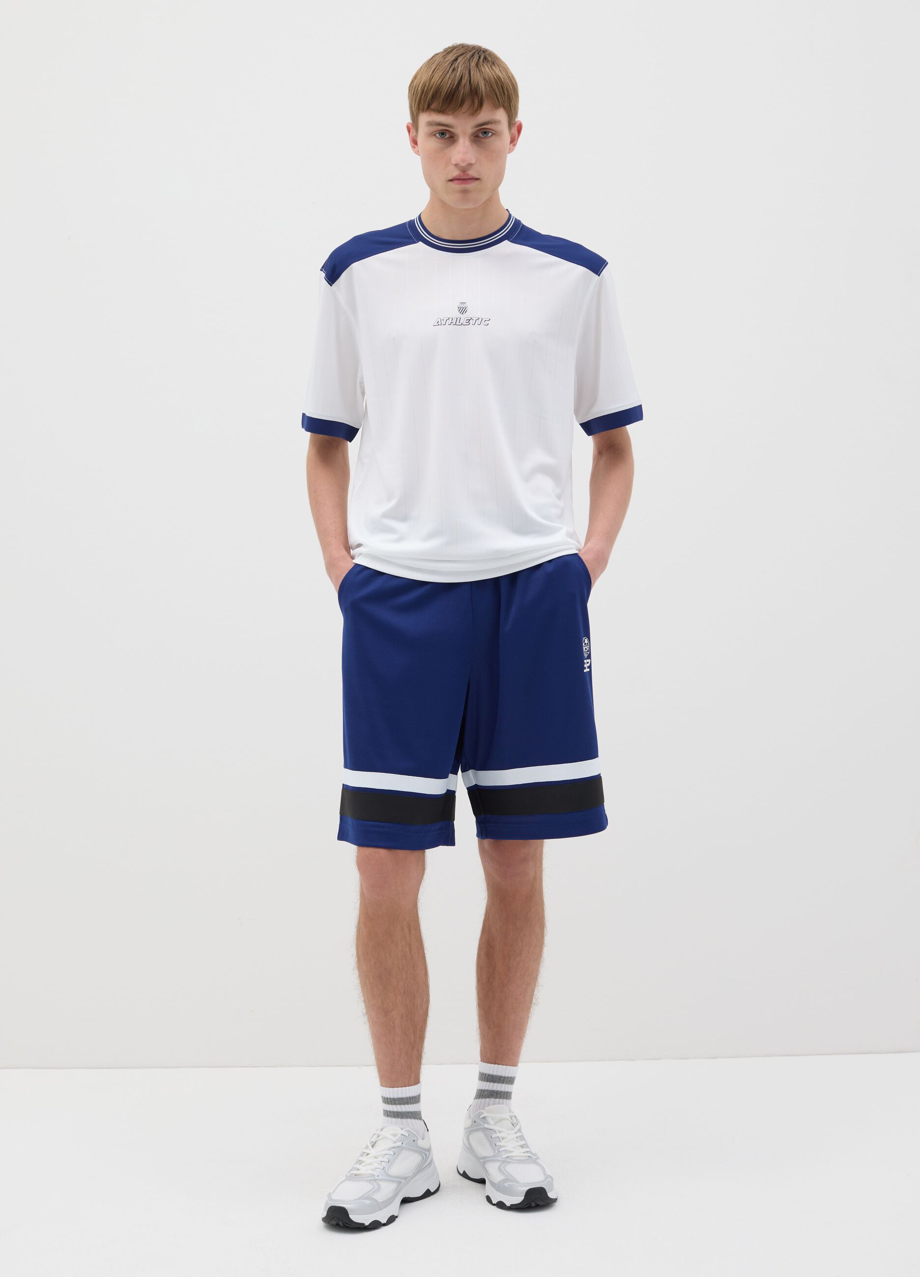 White and blue T-shirt in mesh with print