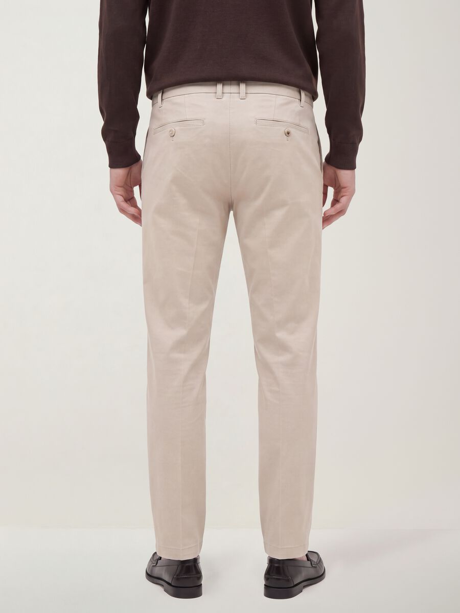 Pantaloni chino grigio in lyocell e cotone elasticizzato slim fit_3