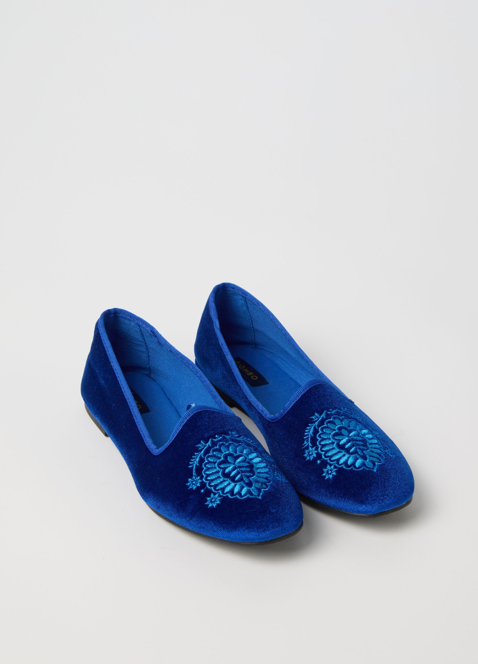 Blue slipper shoes with embroidery