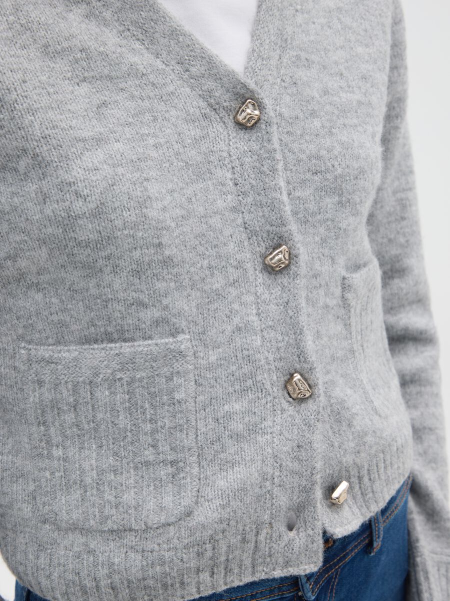 Grey regular fit V-neck cardigan_3