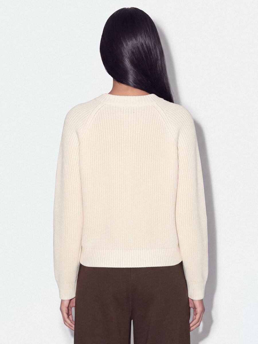 Cardigan beige in misto cotone con scollo profondo a V fitted_3