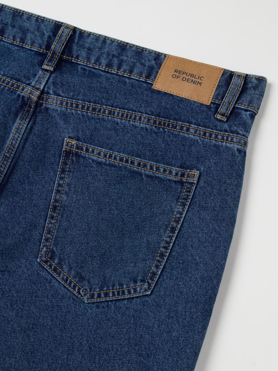 Slim-fit jeans with five pockets_5
