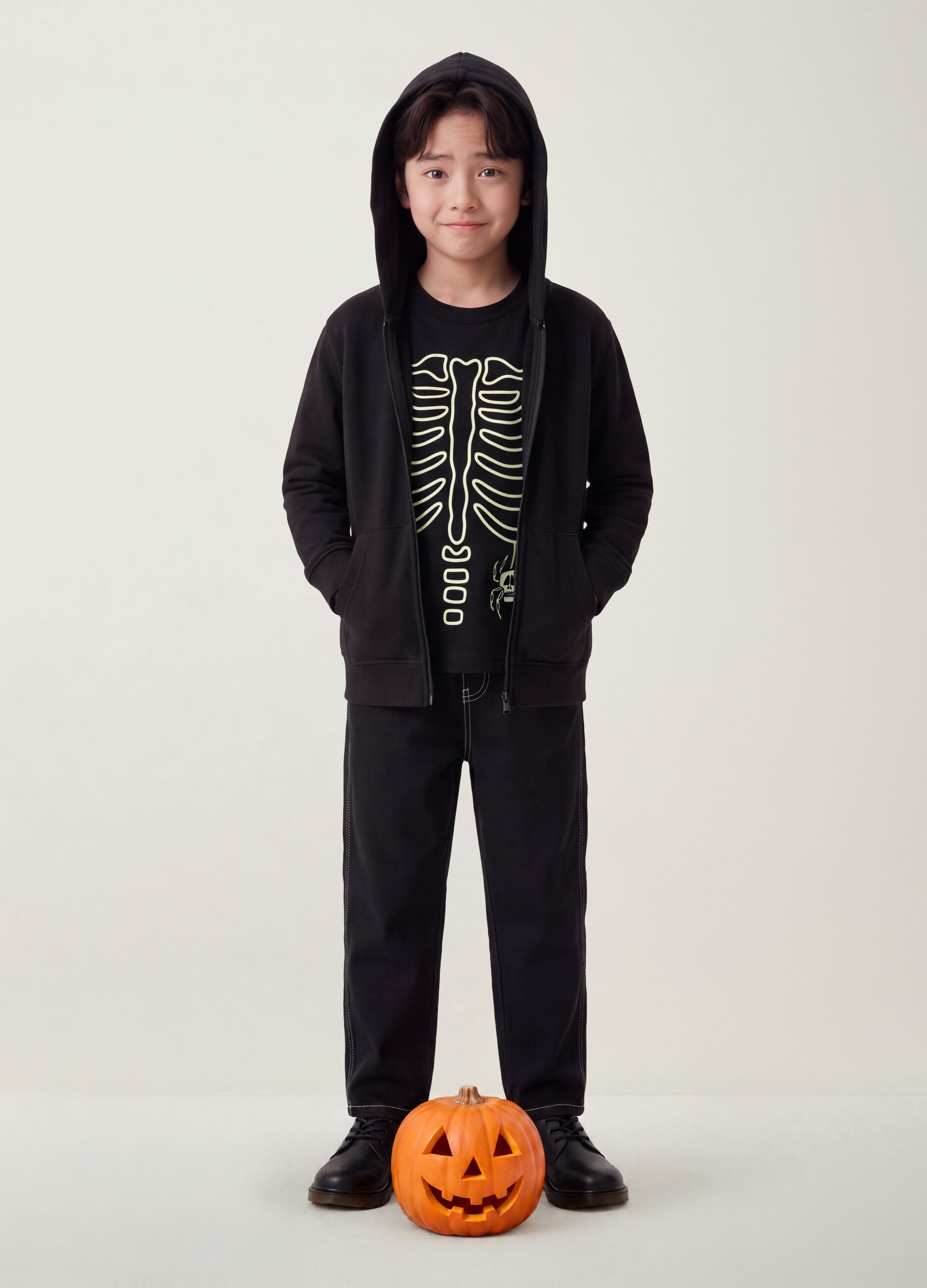 Black cotton and viscose blend joggers with elasticated waistband for boys