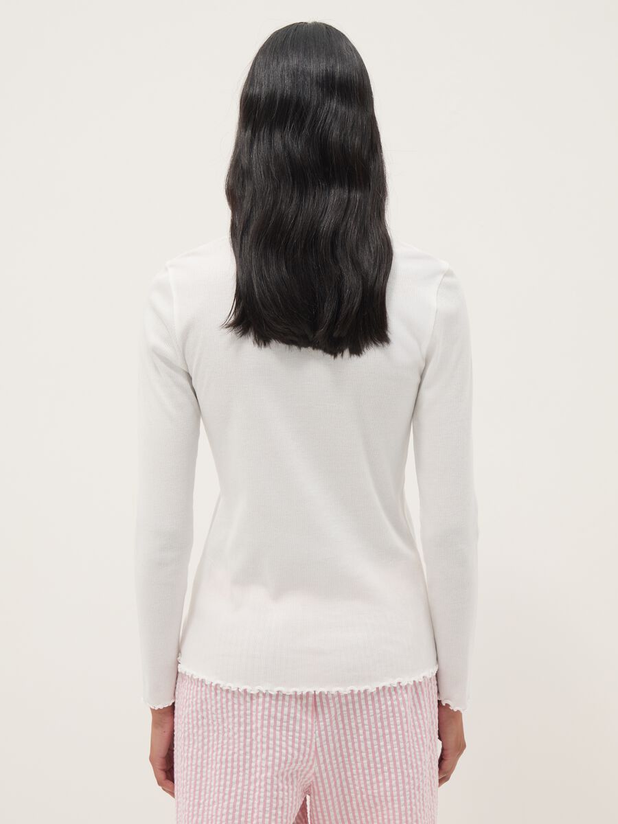 Maglia da notte in puro cotone bianca regular fit con collo serafino_2