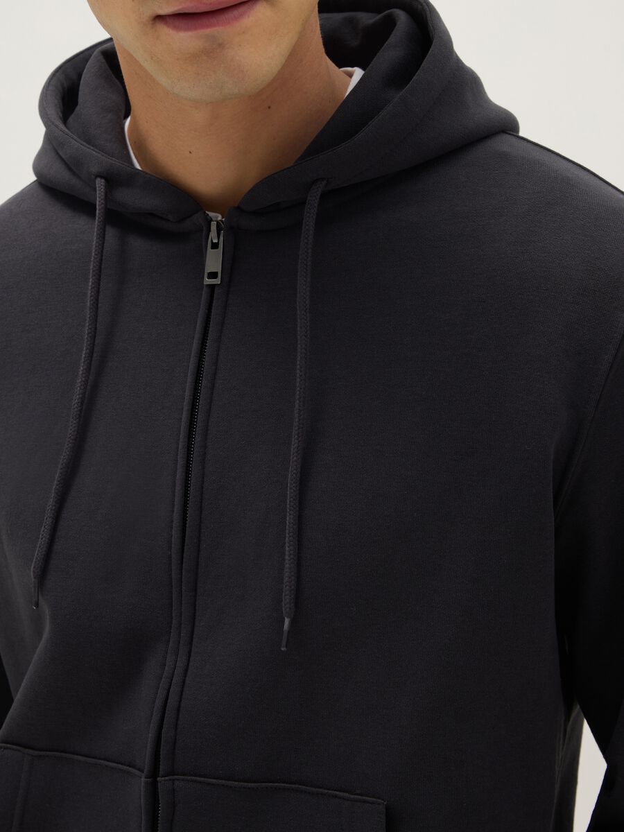 Felpa in misto cotone nera regular fit con zip e cappuccio_3