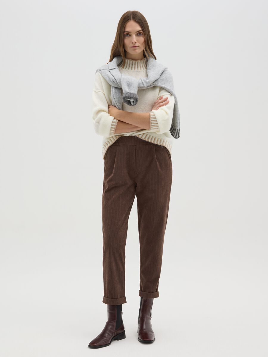 Light beige sweater with high collar and contrasting edges_1