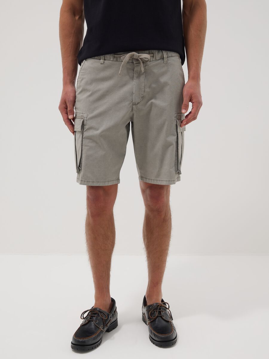 Grey stretch cotton cargo shorts_1