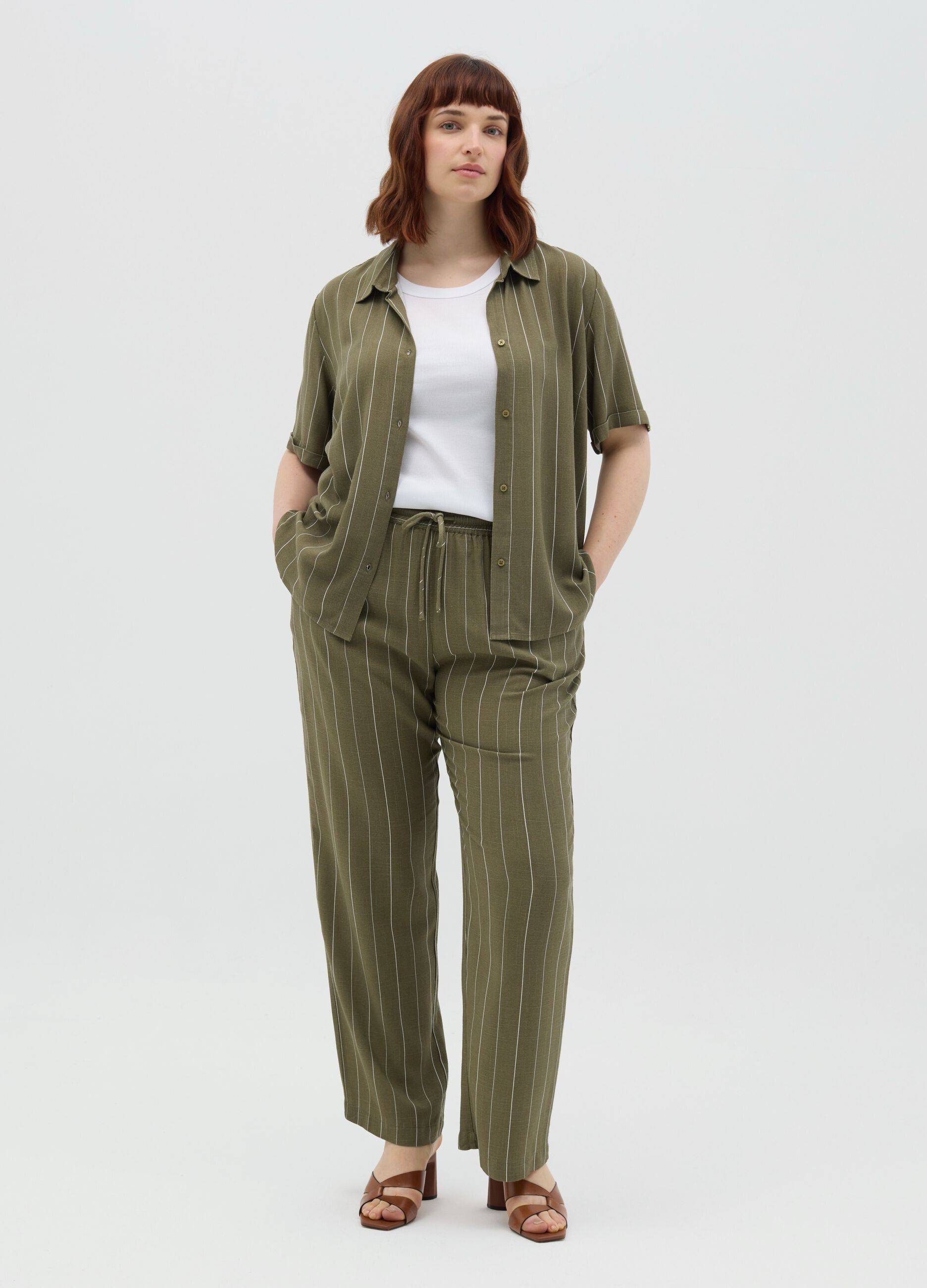 Curvy green pinstriped shirt in viscose and linen