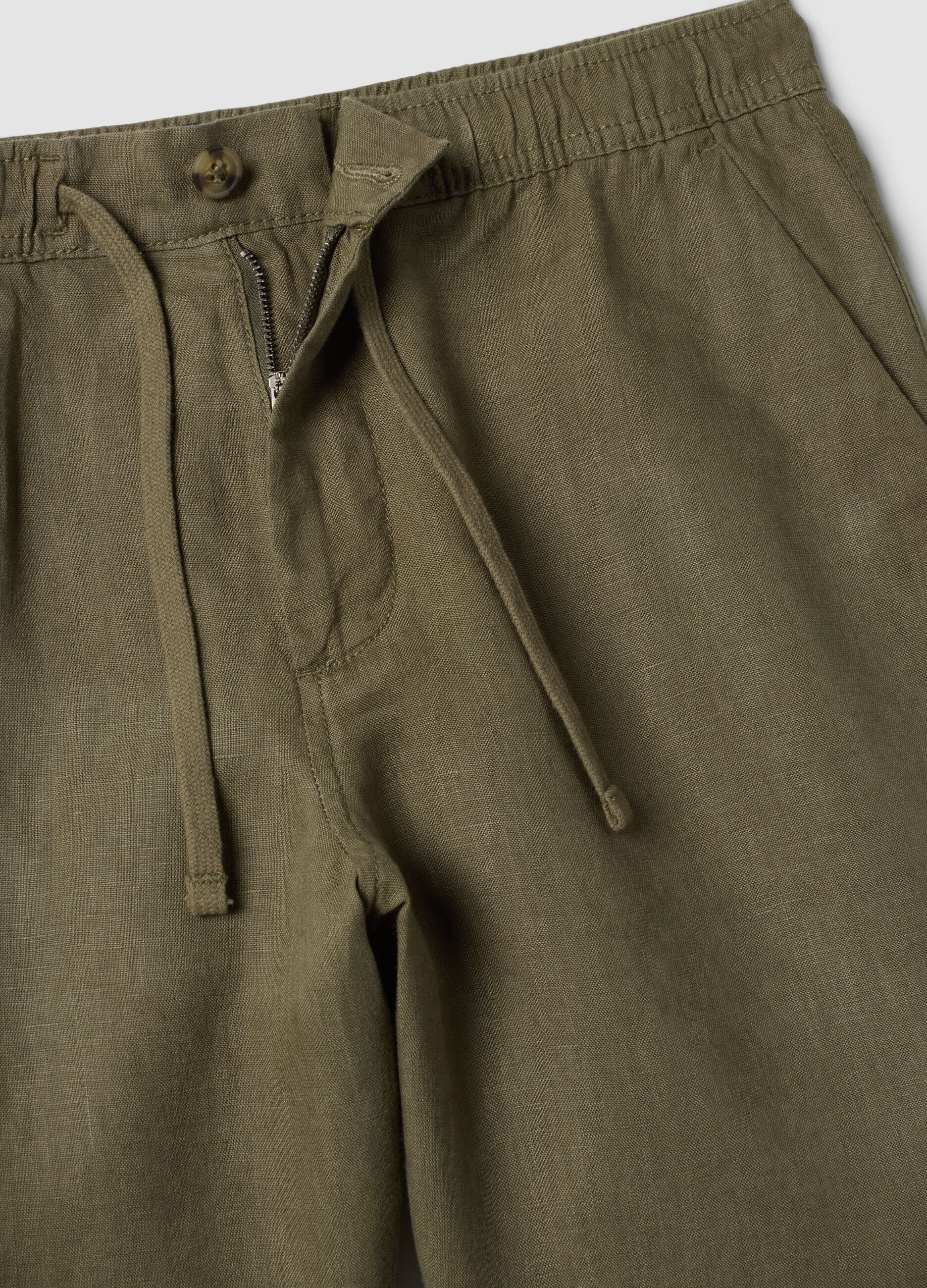 Bermuda verdi in puro lino con vita elasticizzata