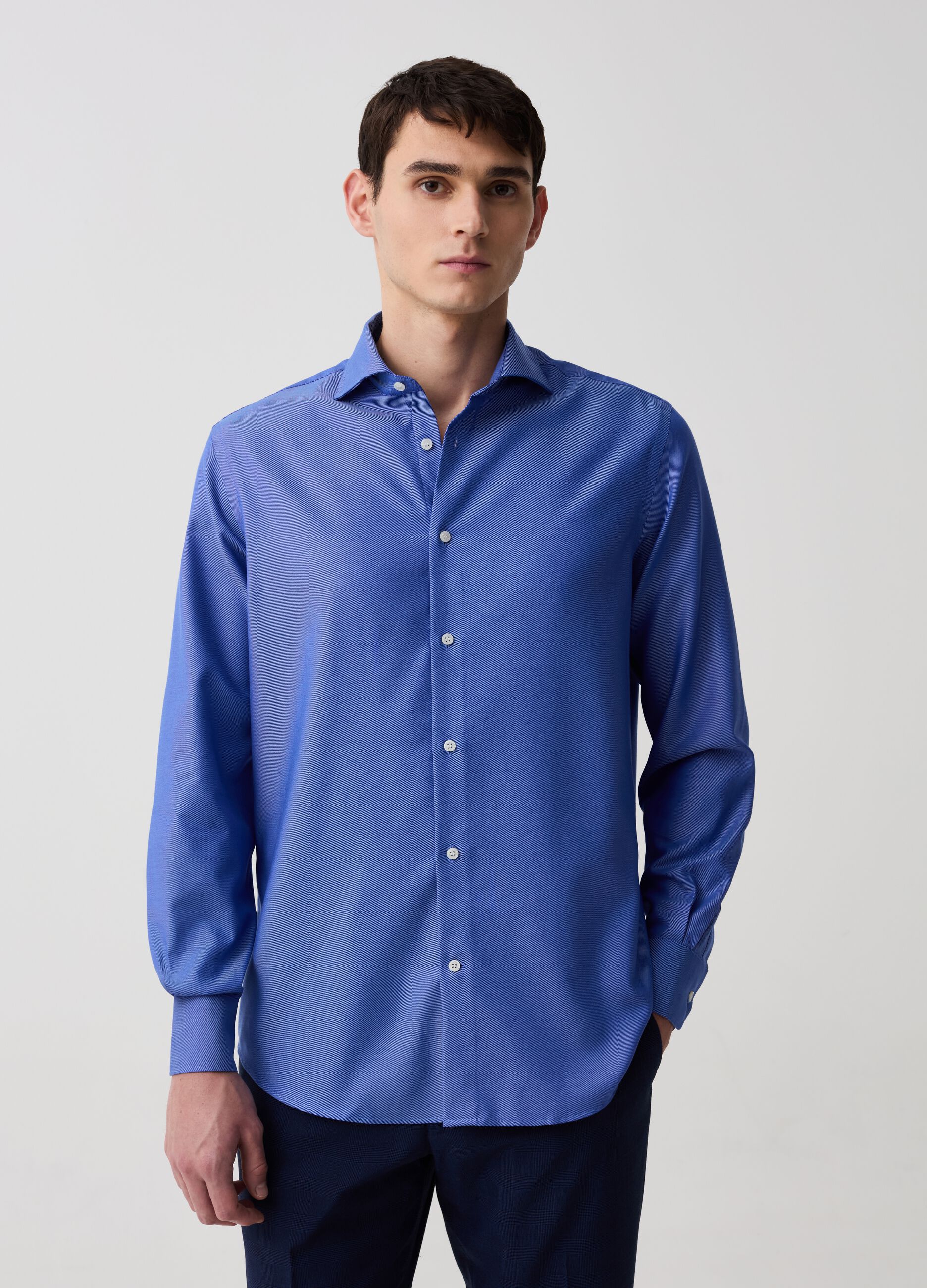 Camicia regular fit no stiro trama a righe diagonali