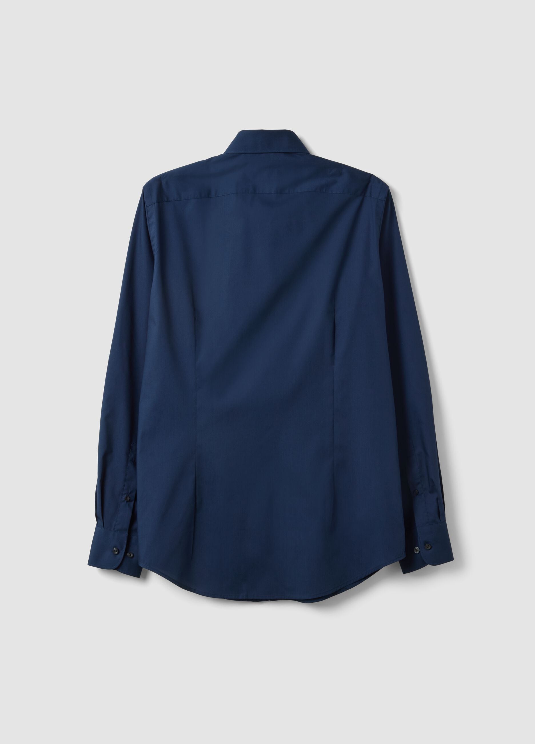 Blue slim-fit shirt with classic collar, easy-iron finish
