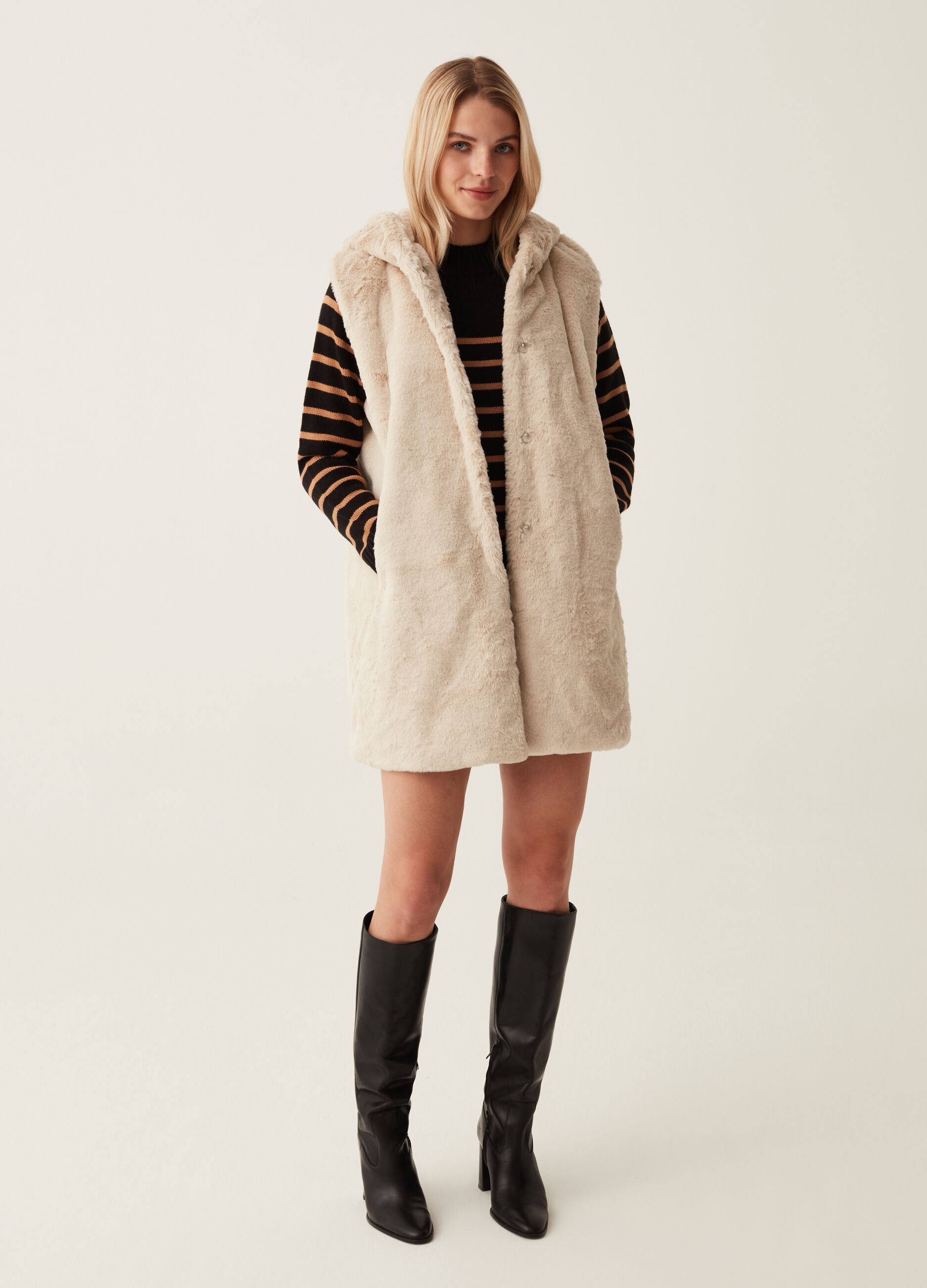 Gilet lungo teddy con cappuccio_0