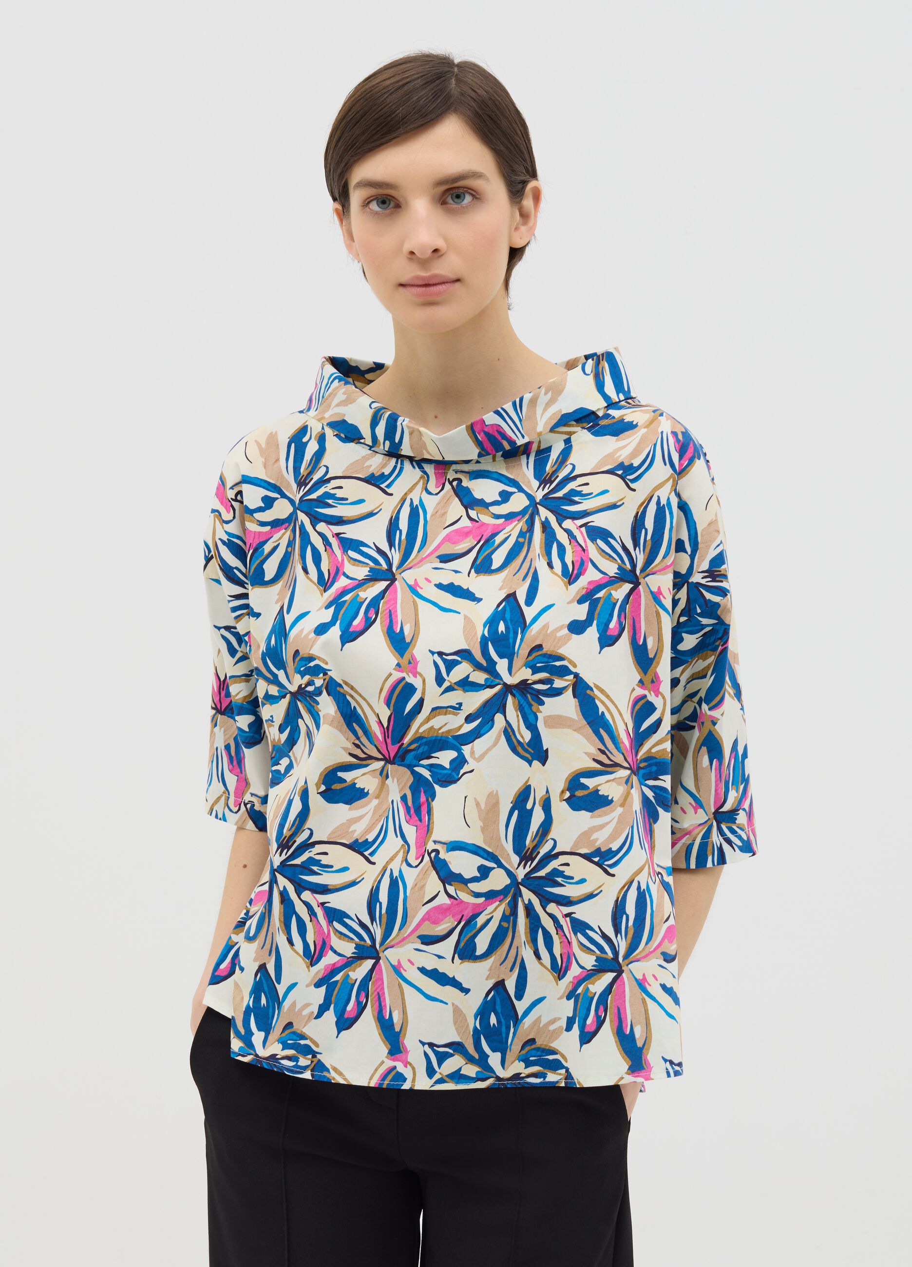 White blouse with boat neck and flowers print