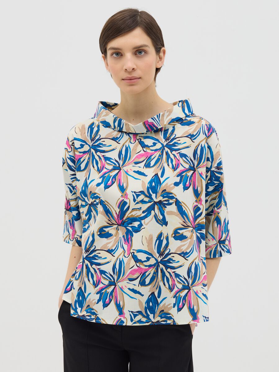 White blouse with boat neck and flowers print_0