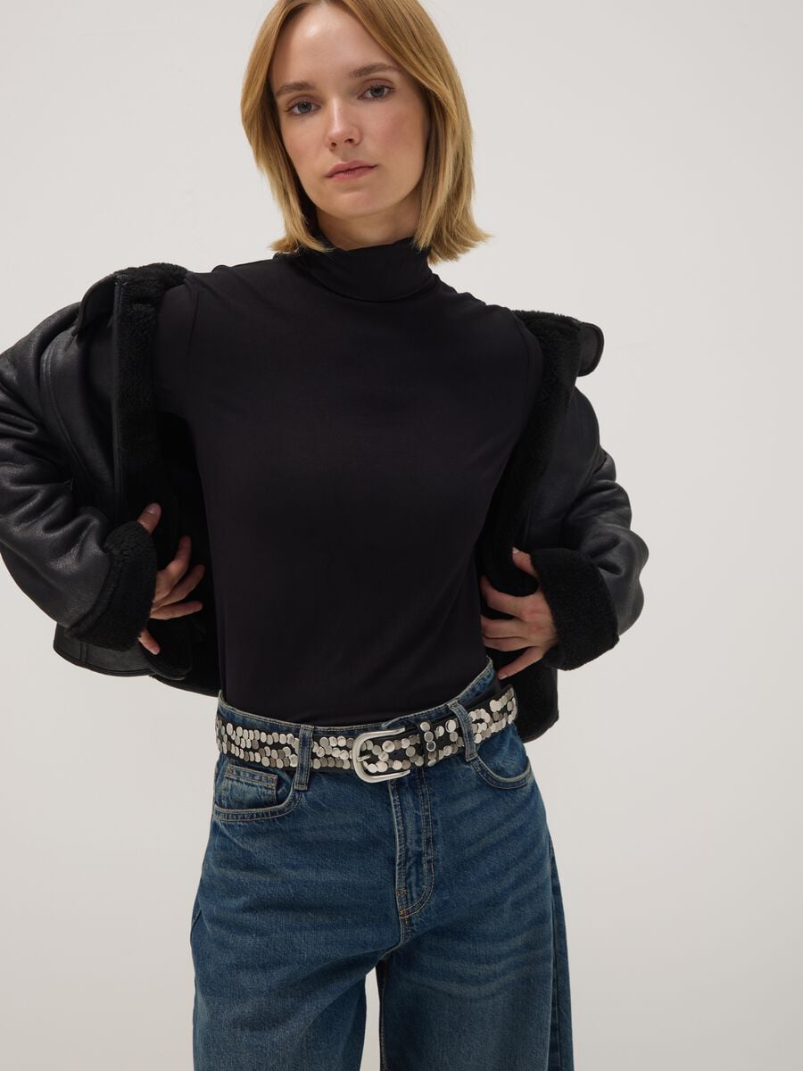 Maglia nera in viscosa elasticizzata con colletto rialzato regular fit_2