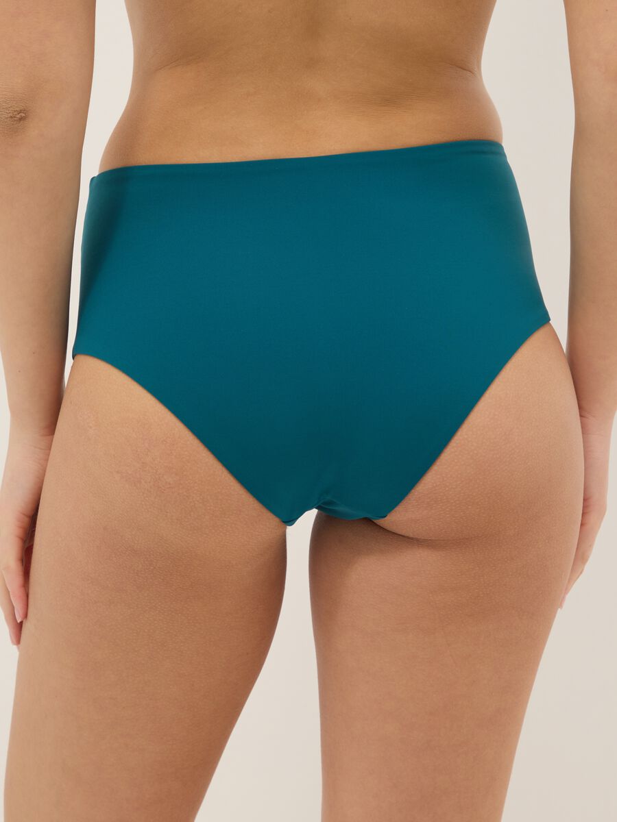 Slip bikini verde in tessuto elasticizzato a vita alta con effetto shaping_2