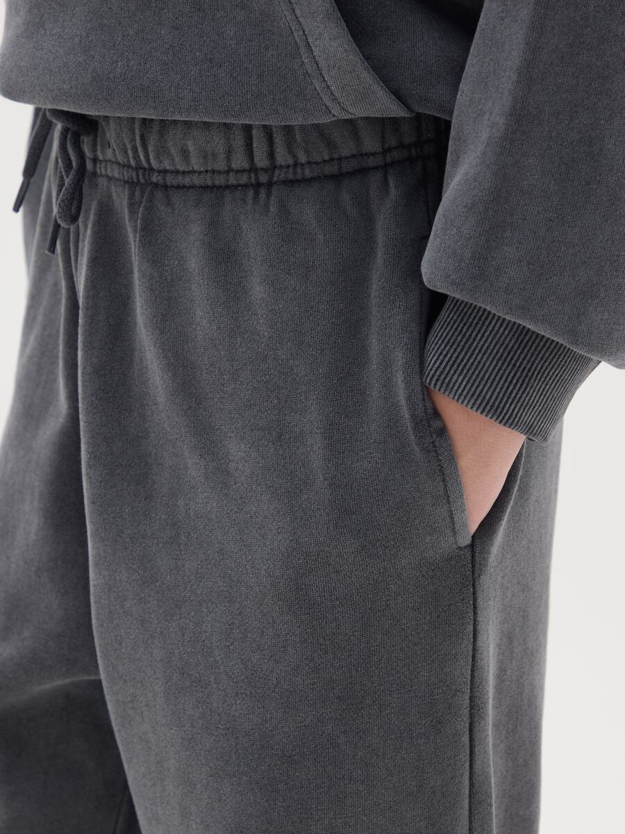 Pantaloni jogger grigi da ragazzo in misto cotone vestibilità over_2