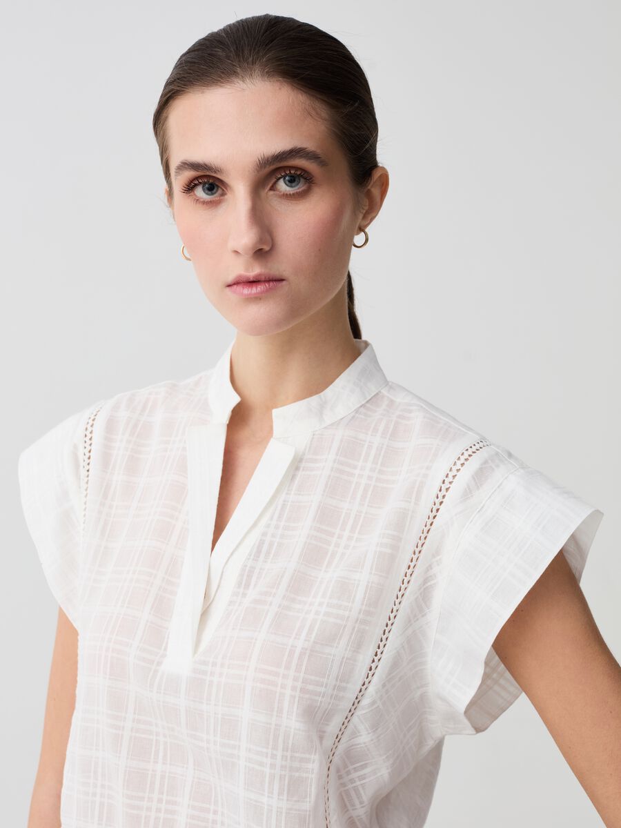 Blouse with check design and à jour embroidery_1