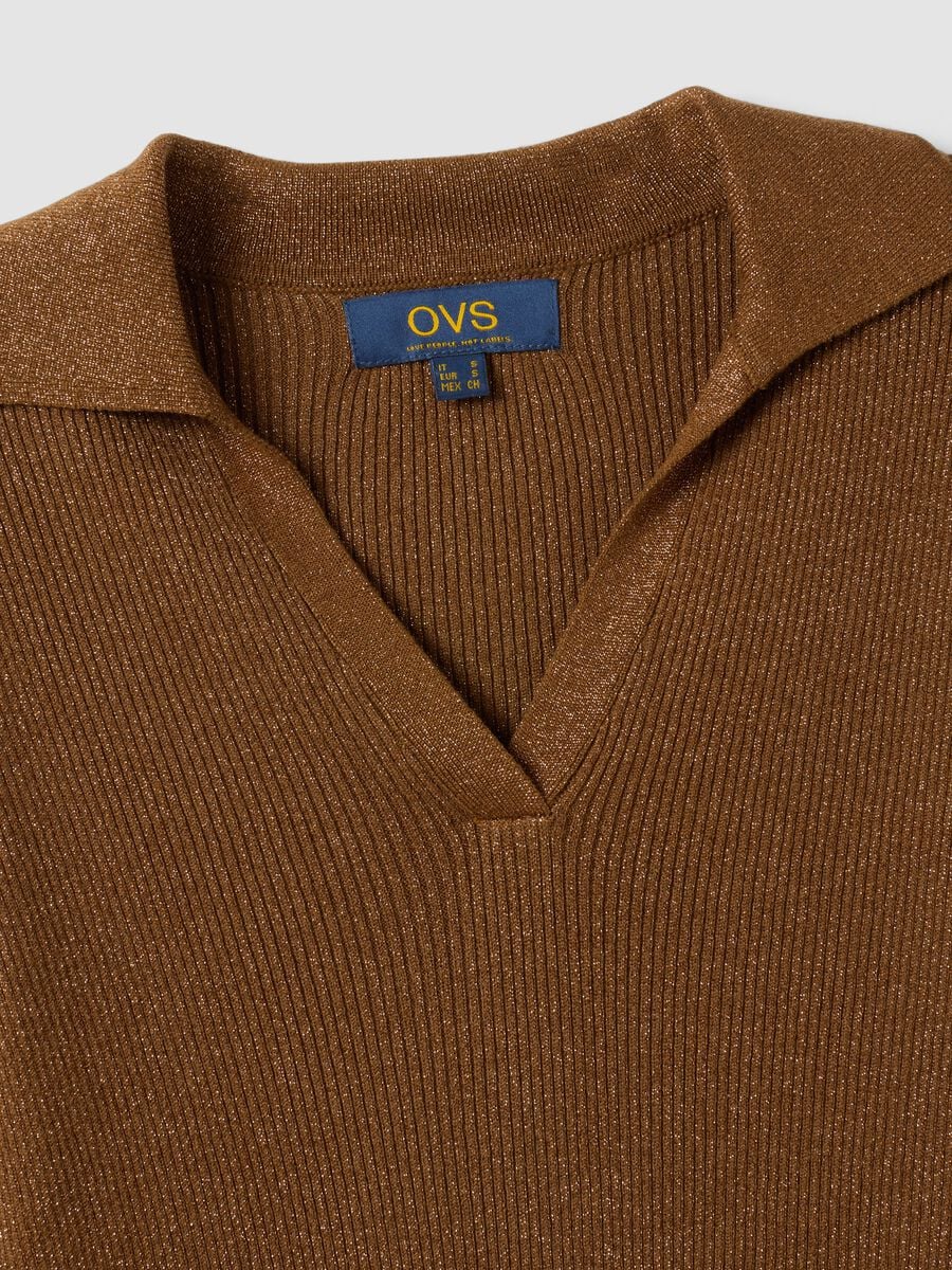 Maglia marrone in misto viscosa a costine con collo polo_5