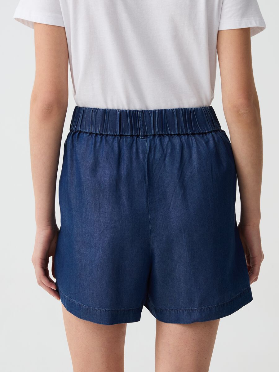 Fluid denim-effect Bermuda shorts with pleats_2