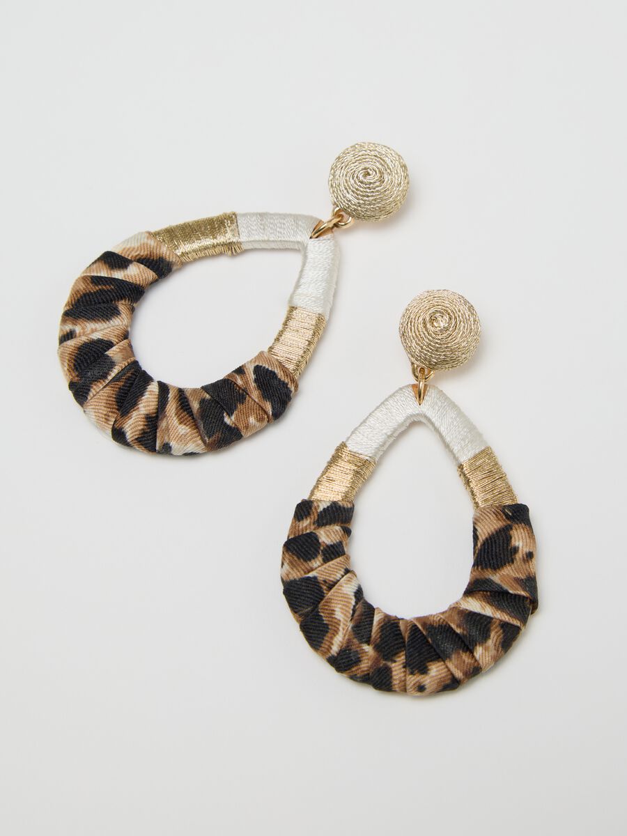 Beige teardrop earrings with animal print insert_2