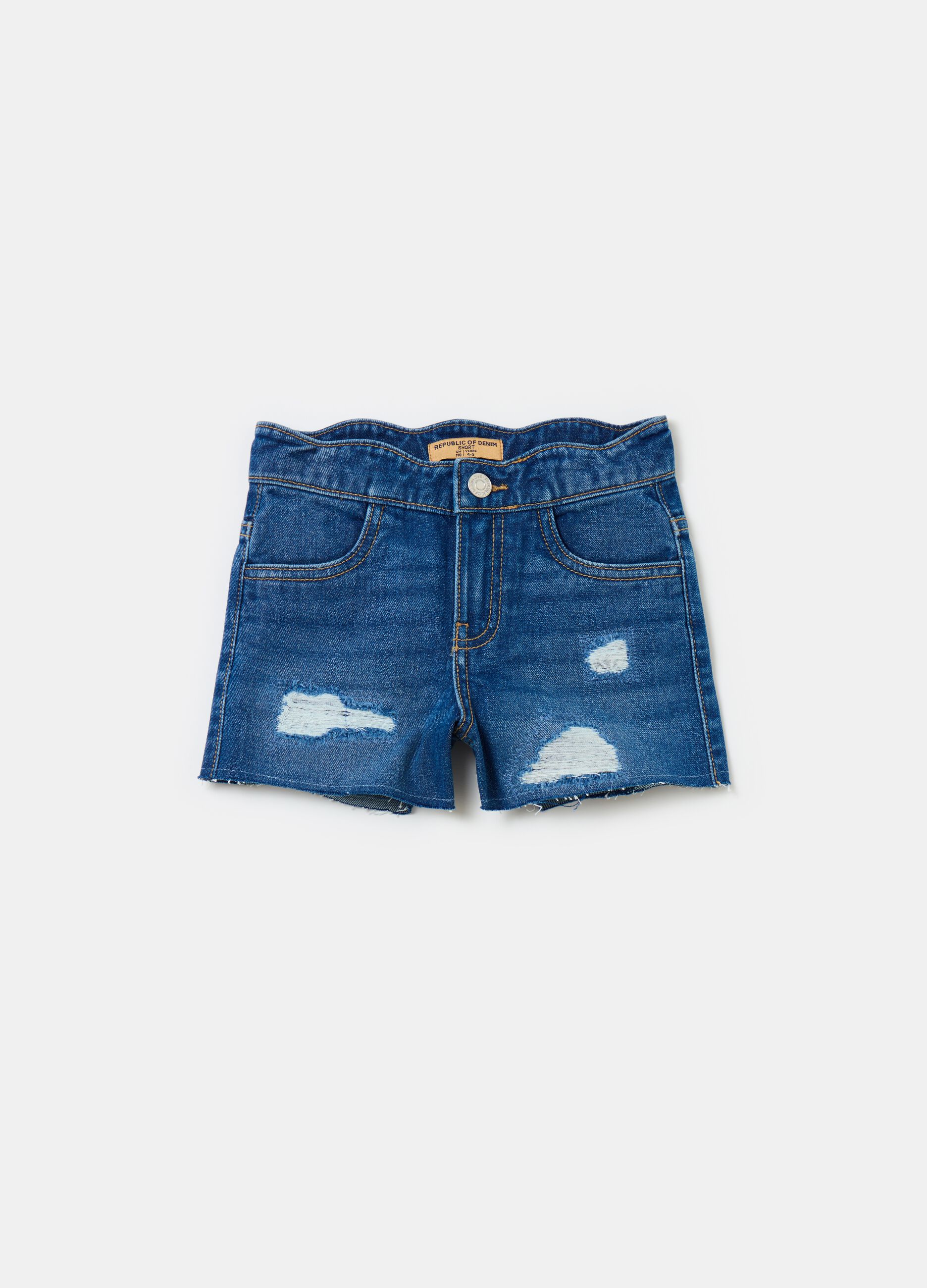 Shorts in denim con abrasioni