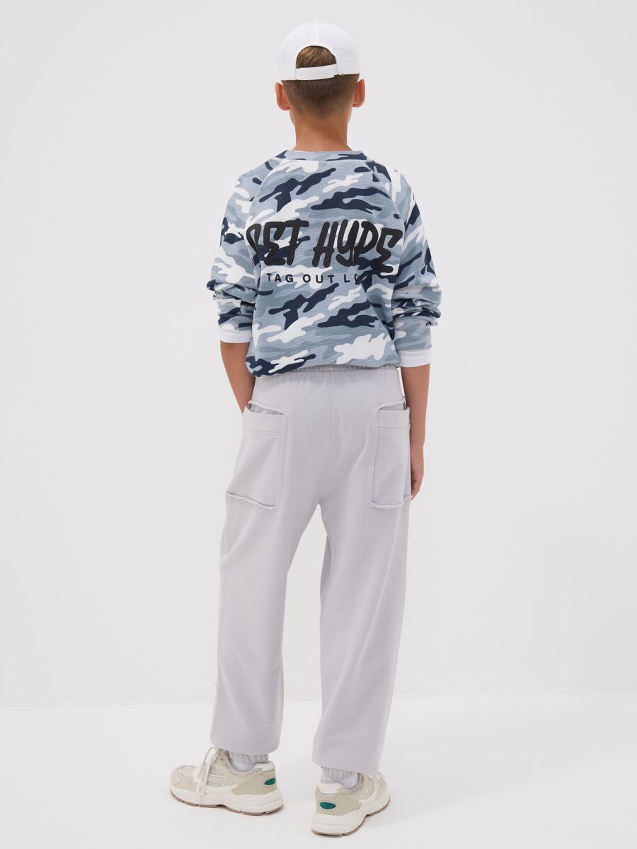 Pantaloni jogger grigi in puro cotone con grafica "Way Up" per ragazzo_1