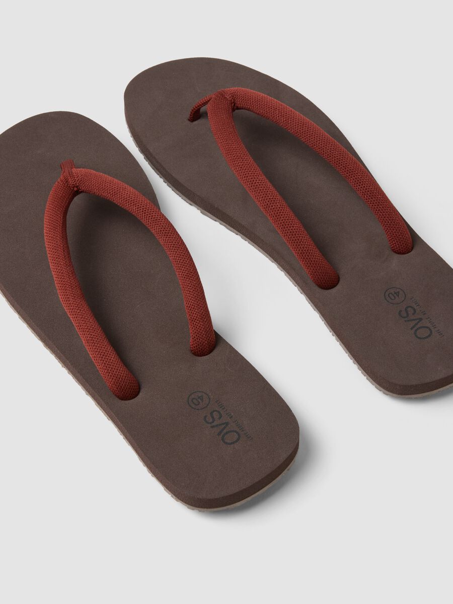 Infradito marroni con cinturini spessi_2