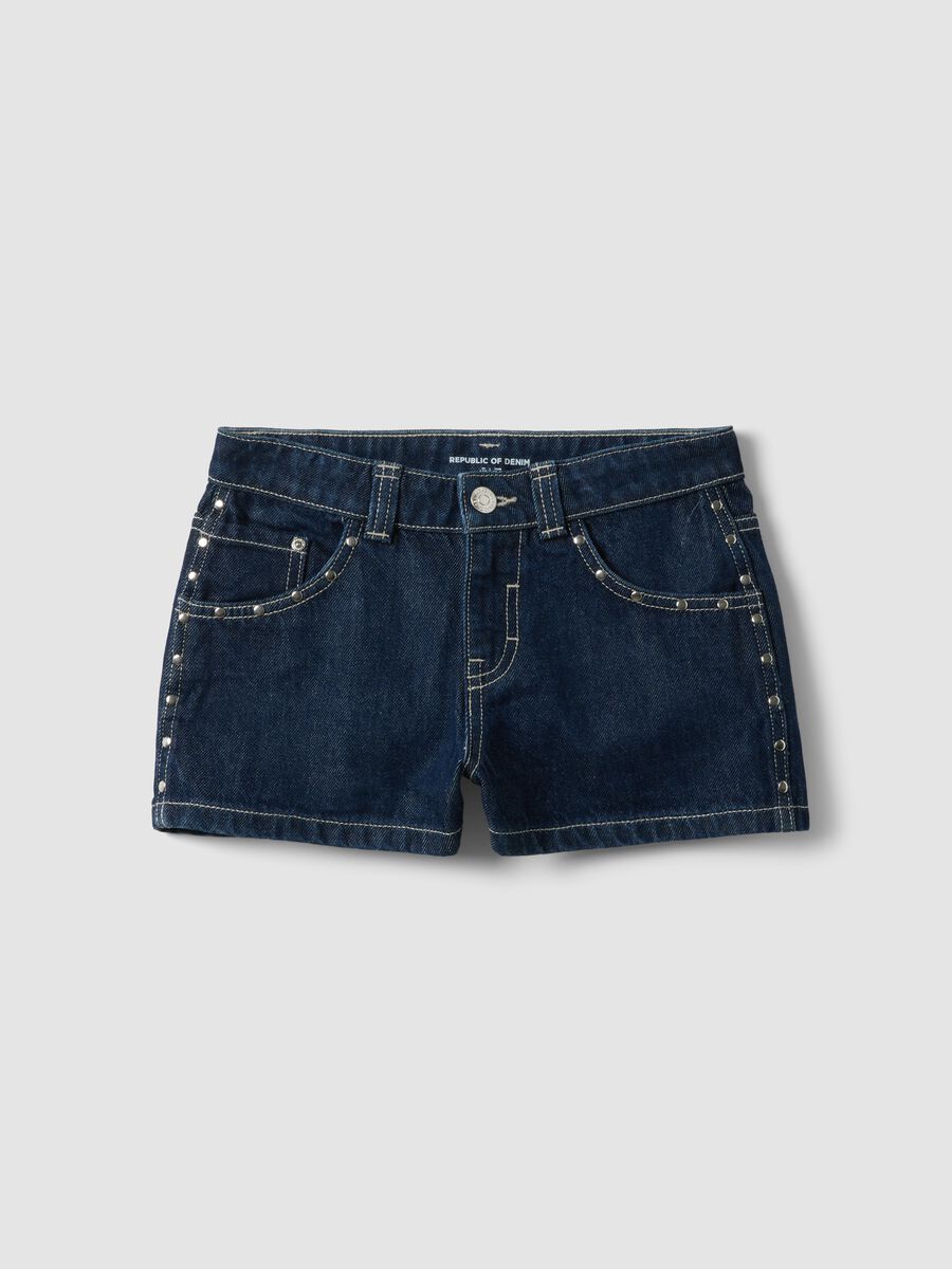 Shorts denim blu in puro cotone da ragazza skater fit con borchie_3