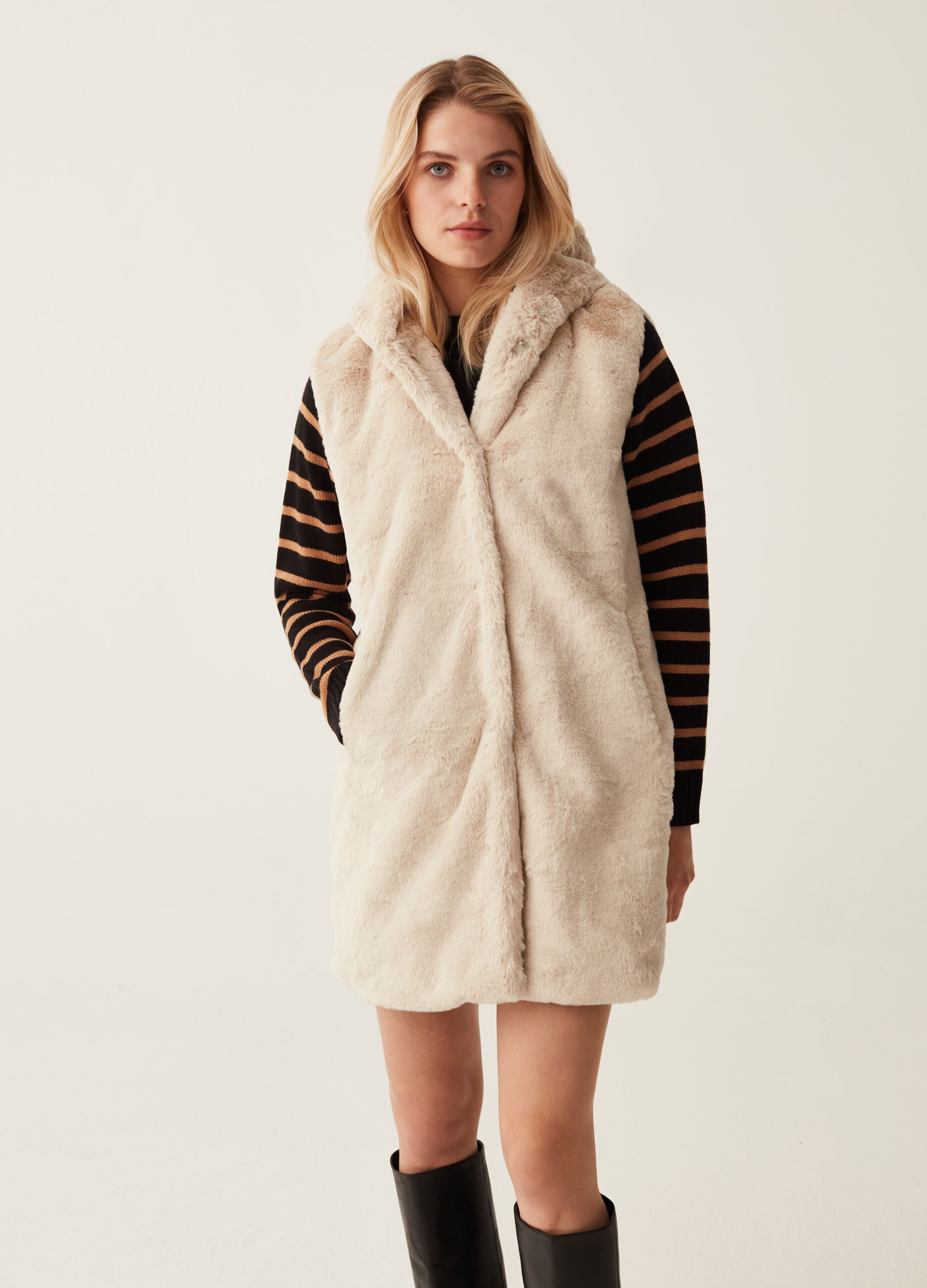 Gilet lungo teddy con cappuccio_1