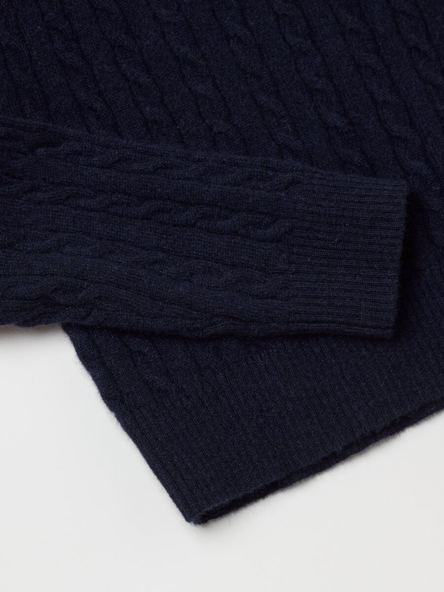 Cardigan in cable-knit cashmere_5