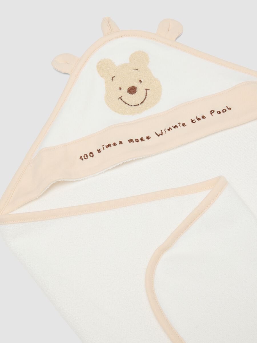 Accappatoio bianco in misto cotone organico con cappuccio a tema Winnie The Pooh_2