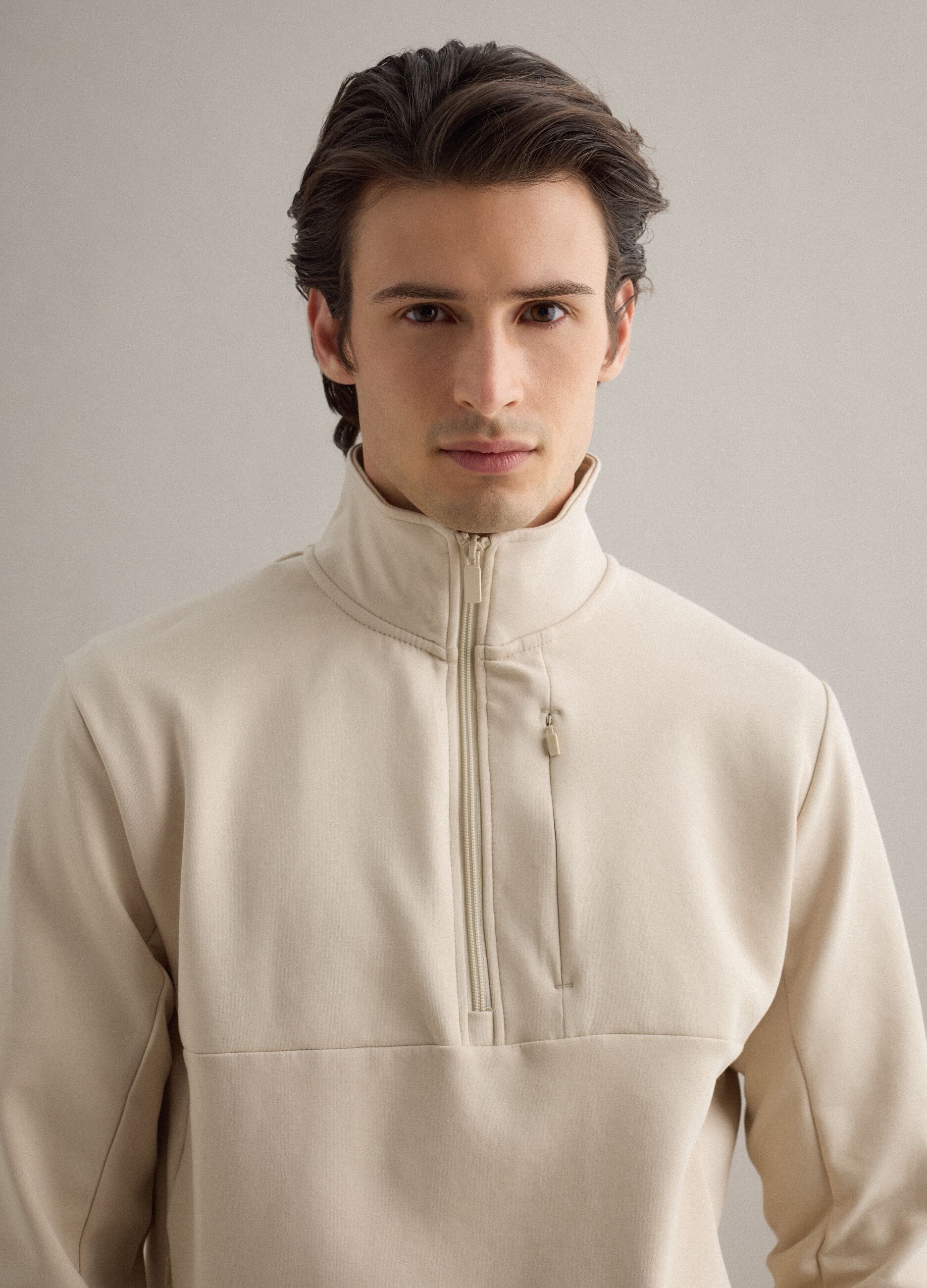 Felpa in misto cotone elasticizzato beige regular fit con mezza zip