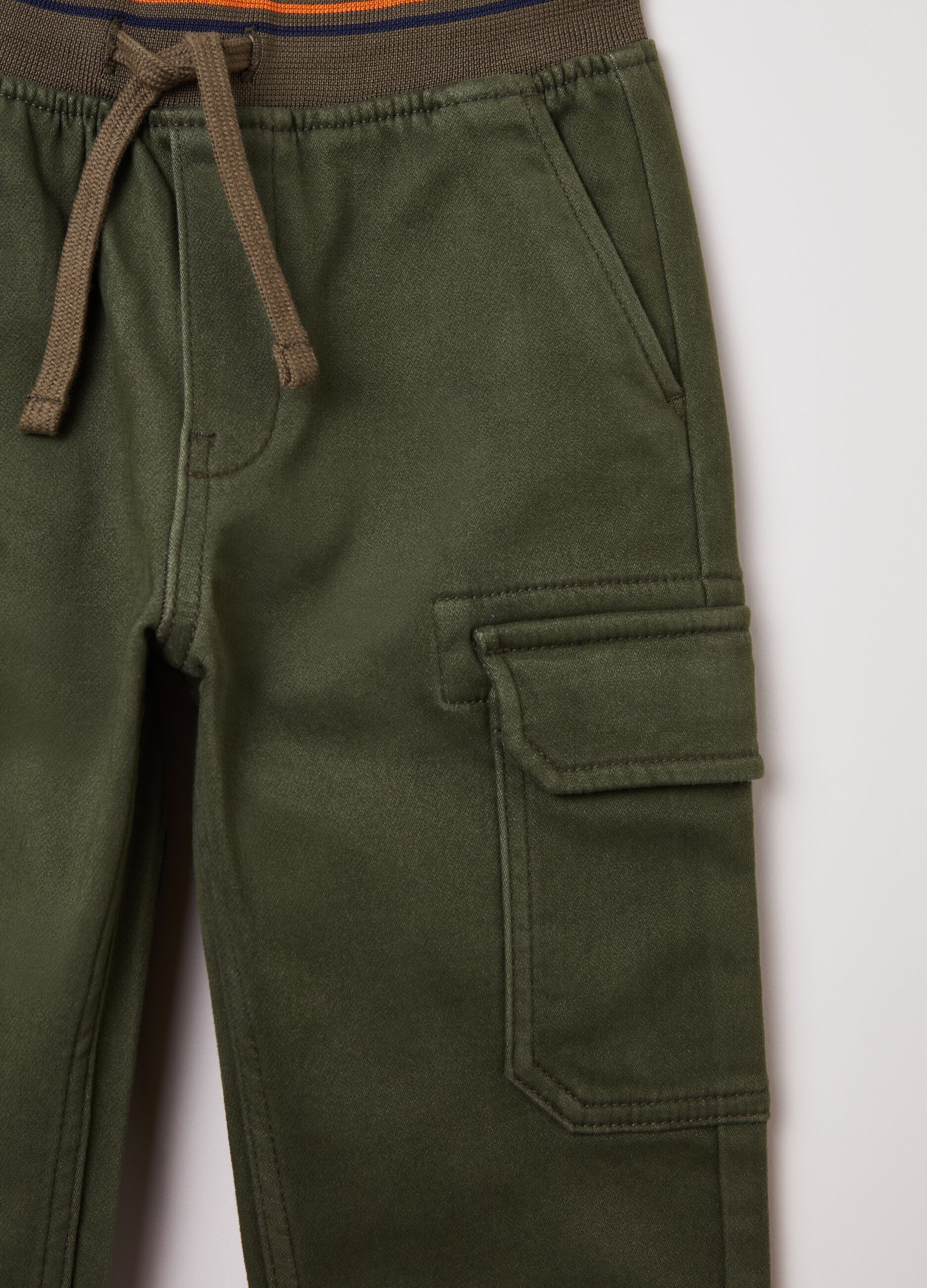 Joggers comfort fit con coulisse_2