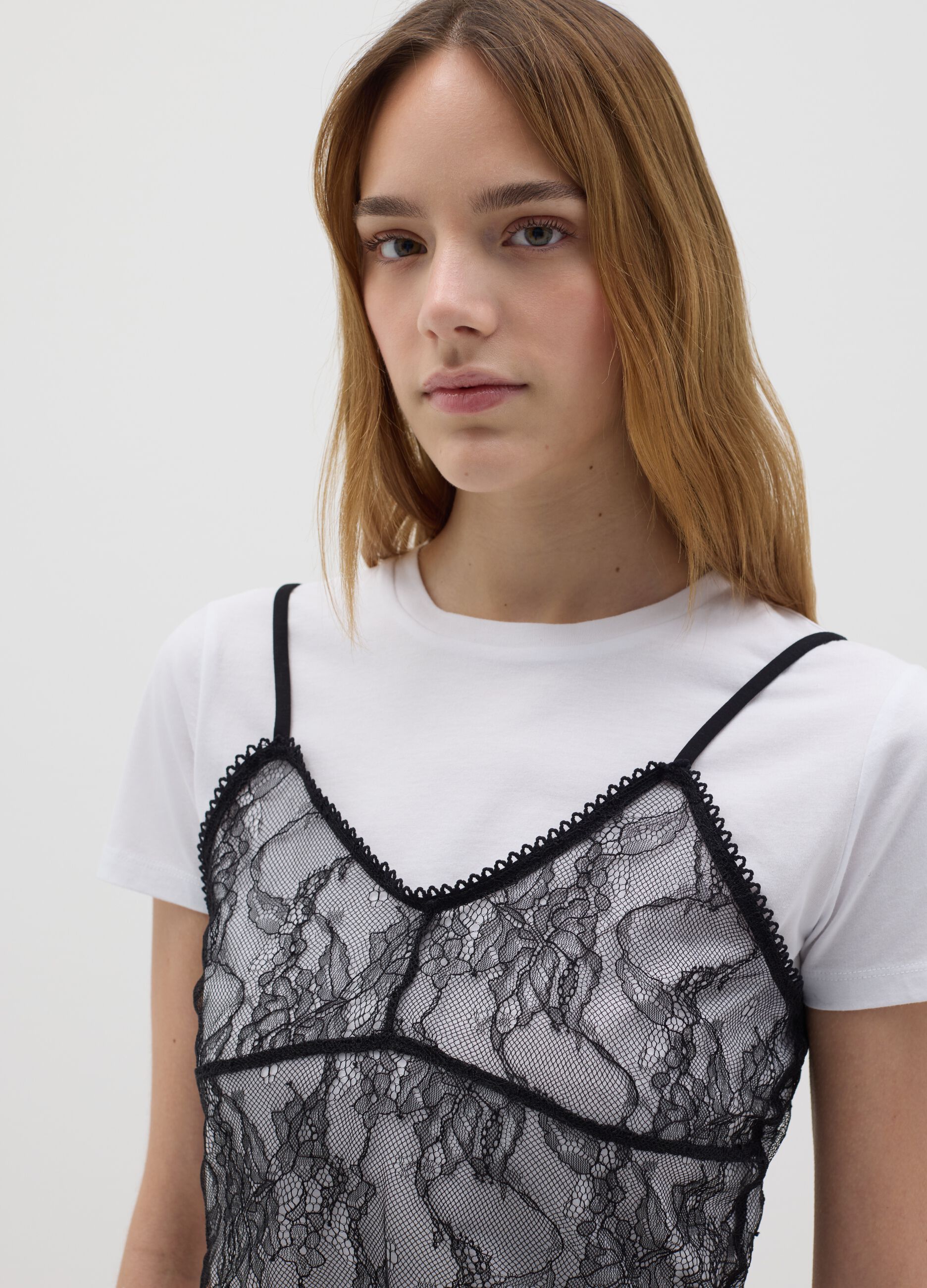 Pure cotton T-shirt with black lace overlay