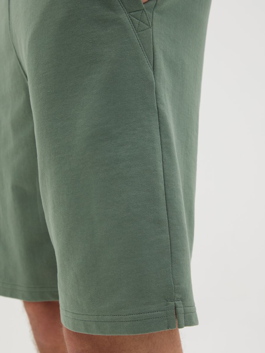 Men's Green Cotton Blend Regular Fit Shorts with Back Pocket_2