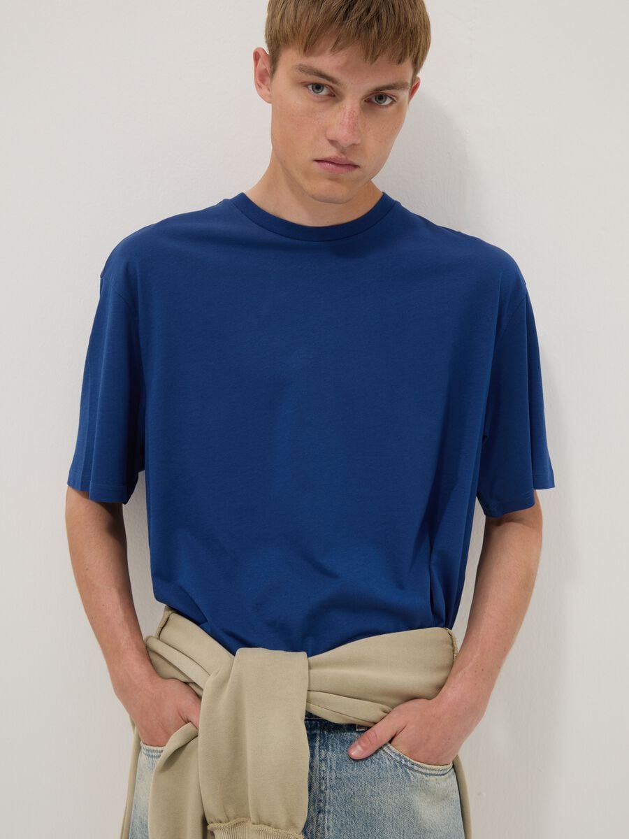 T-shirt blu a maniche corte in puro cotone_0
