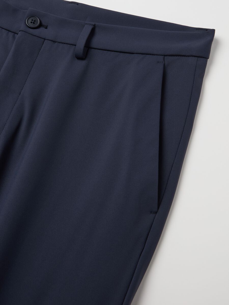 Chino trousers in technical fabric_5